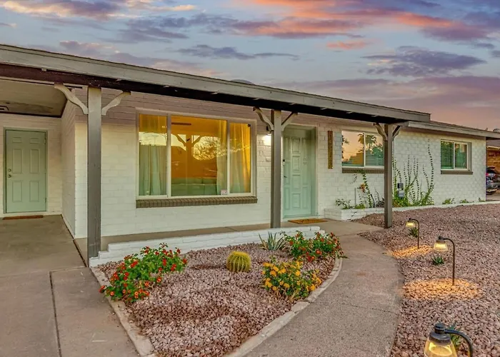 Modern Sw Family Retreat-pool-hot Tub-firepit Holiday home