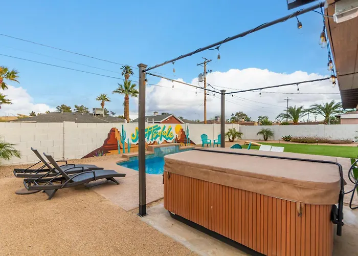 Modern Sw Family Retreat-pool-hot Tub-firepit Holiday home