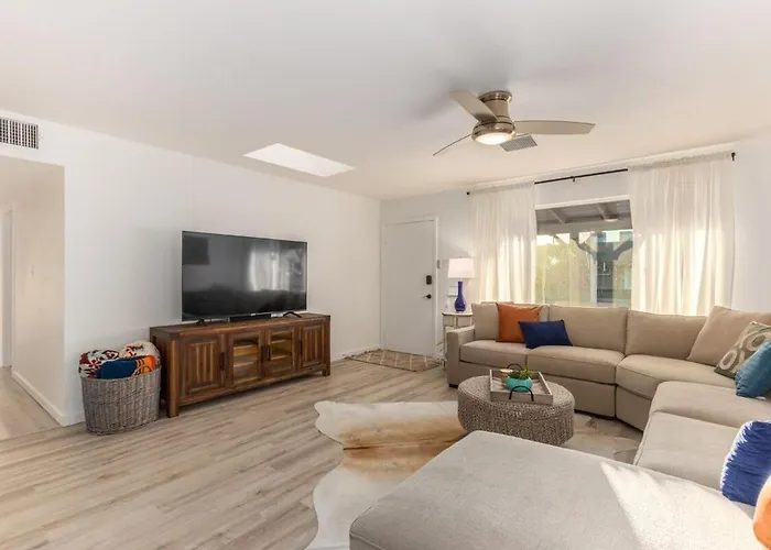Modern Sw Family Retreat-pool-hot Tub-firepit Holiday home *