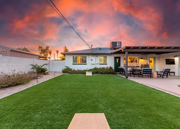 Modern Sw Family Retreat-pool-hot Tub-firepit Holiday home *